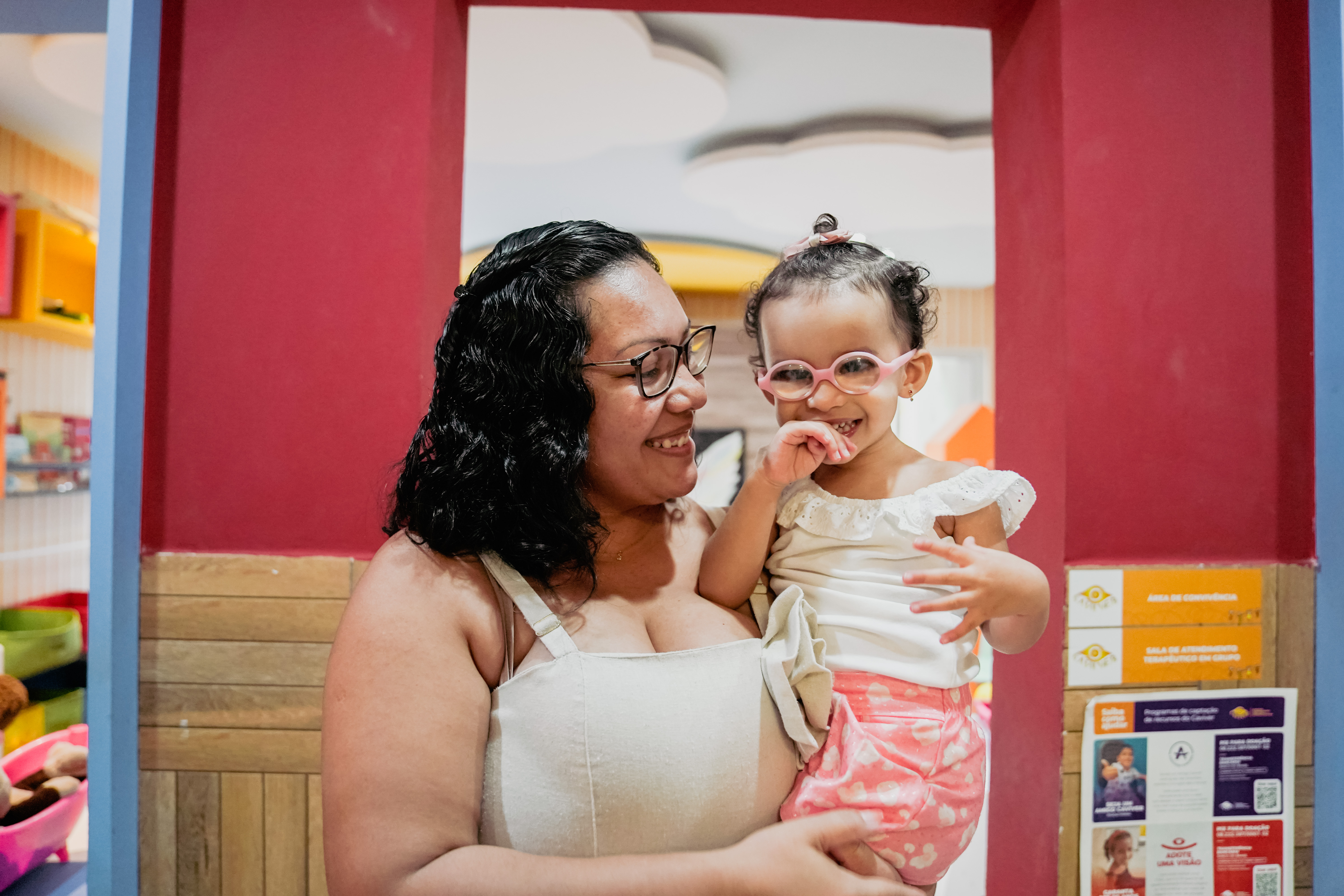 Simone Lima com a filha Sofia, de dois anos